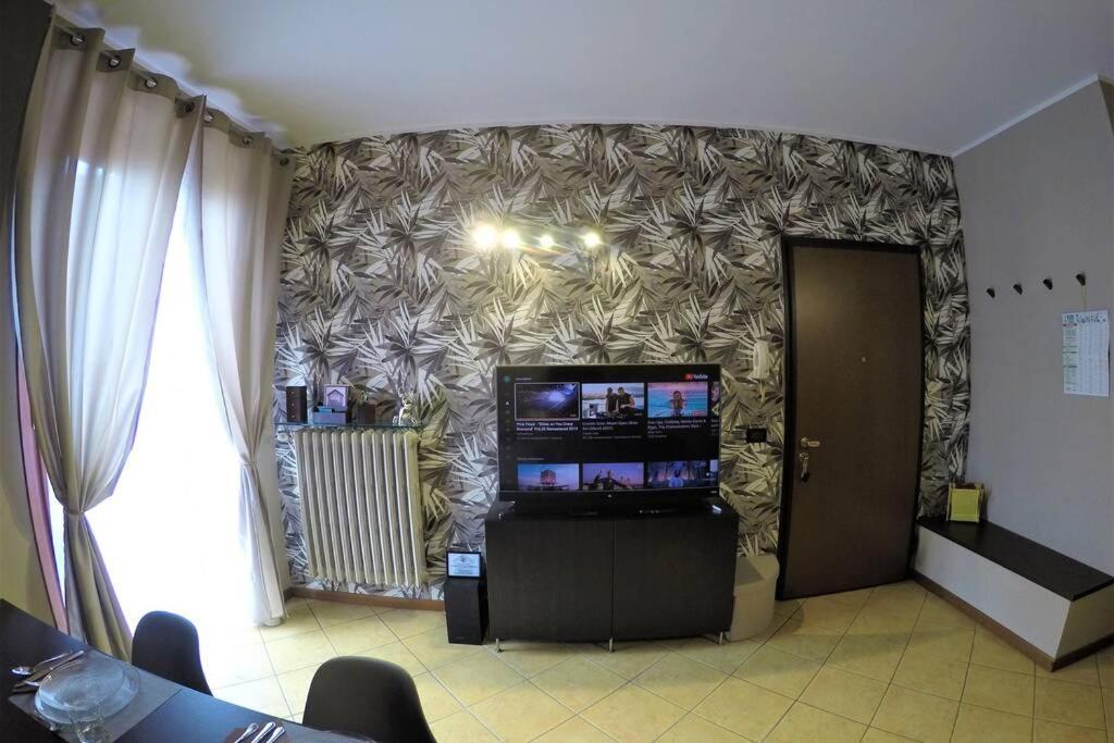Апартаменты Casa Di Mirco - Ampio E Moderno Bilocale Кастенедоло Экстерьер фото